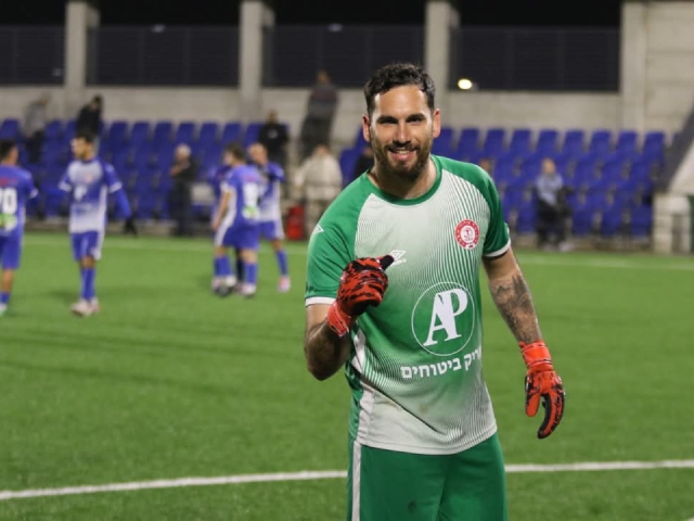 הציל את קבוצתו. טל (דאפר מחאמיד)